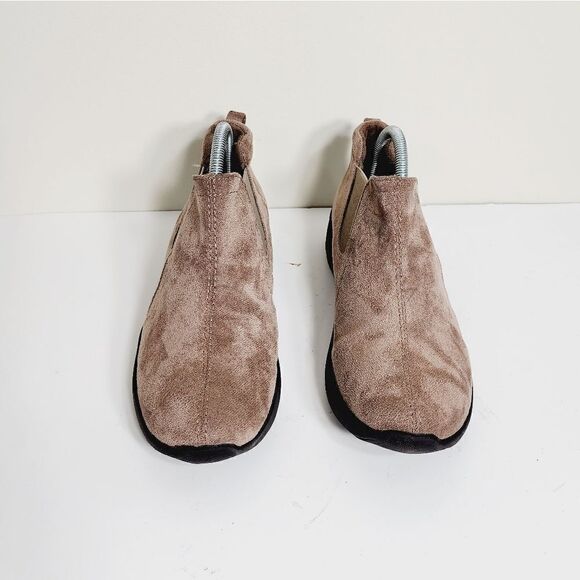 Earth Origins  - Picture 7 of 11